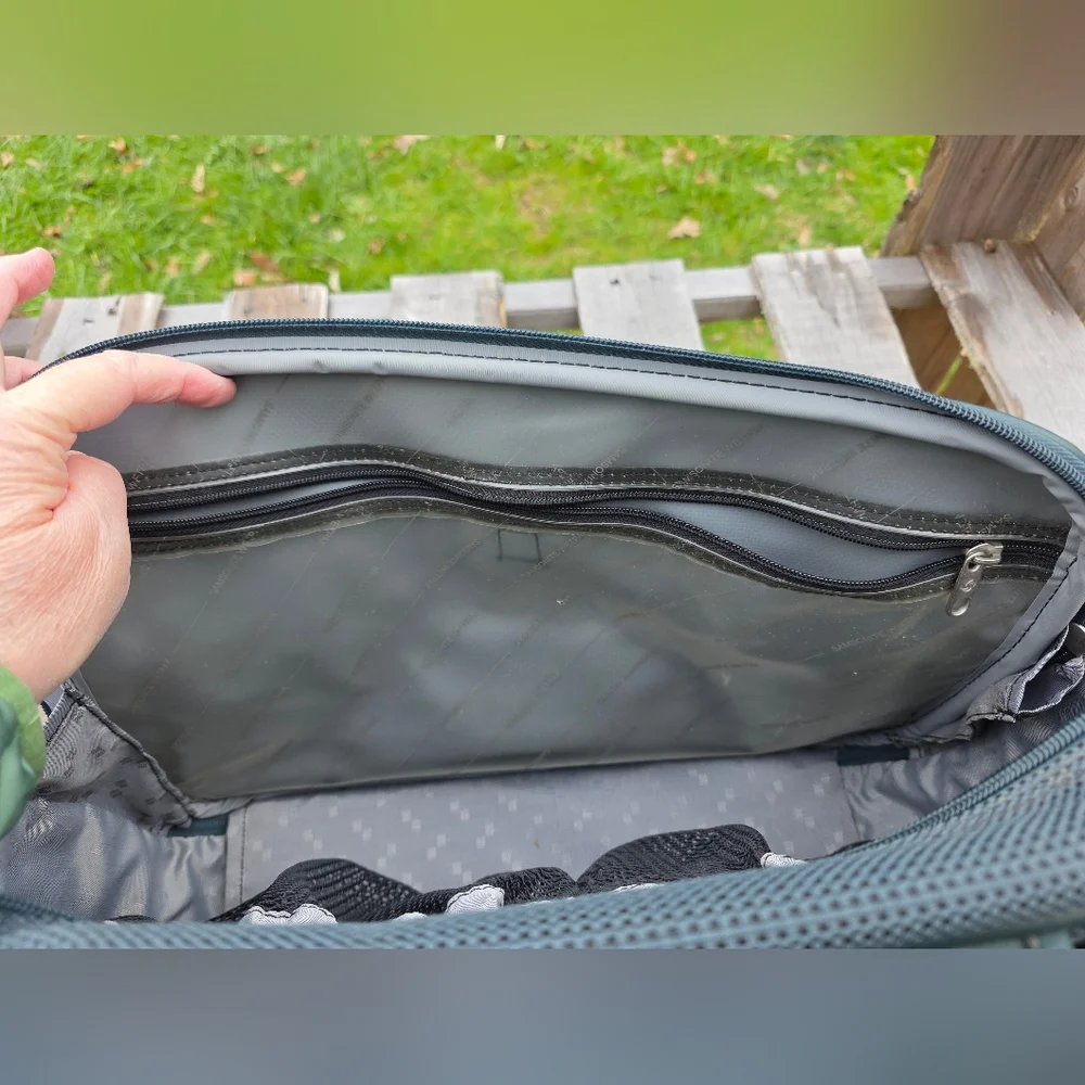 Samsonite Multi Compartment Black Laptop Messenger Bag Padded Shoulder Strap